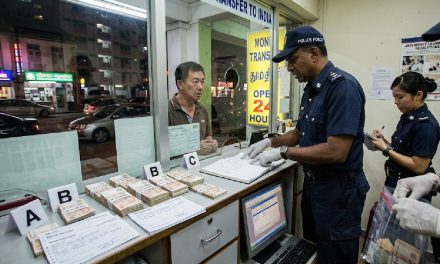 மொத்தம் 38 மில்லியன் டாலர்.. உரிமம் இல்லாமல் நடந்த பணப்பரிமாற்றம்.. சிங்கையில் சிக்கிய இந்தியர்..!